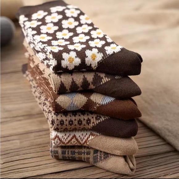 Women’s Patterned Tube Socks 5 Pairs - Picture 3 of 10